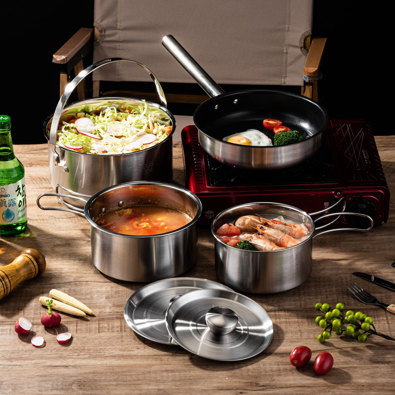 Camping Cooking Set For 4 - ポータブルキャンプピクニック調理器具セット 4点セット 304ステンレス鋼製 吊り下げ式鍋 蓋付き 折りたたみハンドル