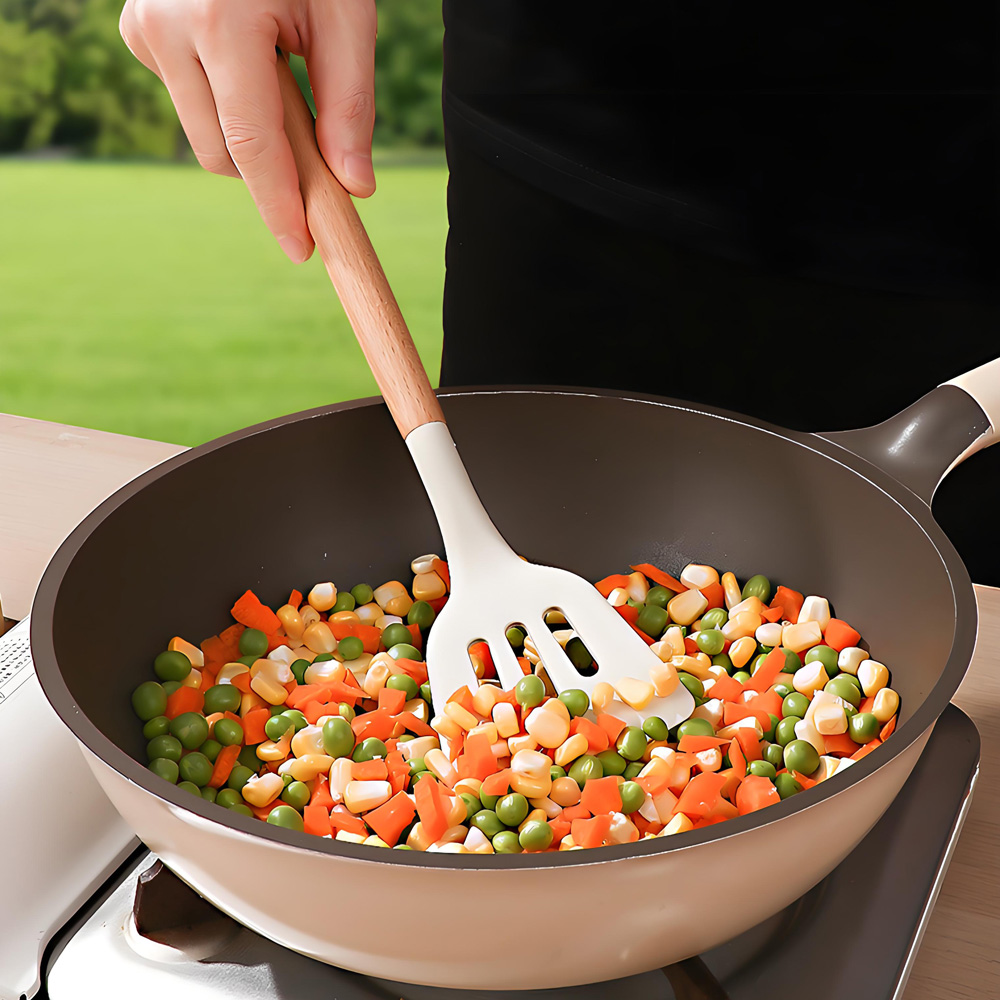 10点セット ポータブルキャンプ用調理器具セット、シリコン製 - Quechua Camping Cooking Set のレビューと価格